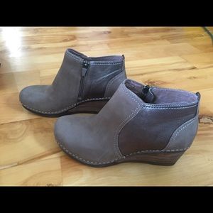 Dansko Susan Nubuck Booties Size 39